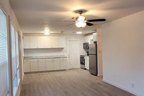 House in Fort Myers, Florida 2 bedrooms, 81.66 sq.m. № 2087899 - photo 2