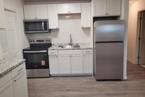 House in Fort Myers, Florida 2 bedrooms, 81.66 sq.m. № 2087899 - photo 4