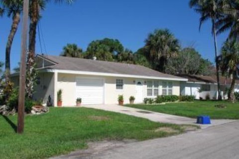 House in Fort Myers, Florida 2 bedrooms, 81.66 sq.m. № 2087899