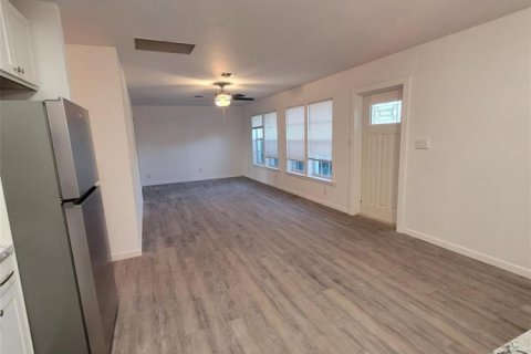 House in Fort Myers, Florida 2 bedrooms, 81.66 sq.m. № 2087899 - photo 6