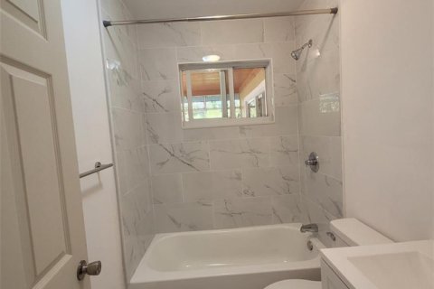 House in Fort Myers, Florida 2 bedrooms, 81.66 sq.m. № 2087899 - photo 8