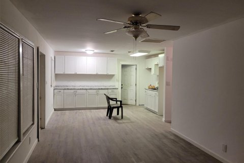 House in Fort Myers, Florida 2 bedrooms, 81.66 sq.m. № 2087899 - photo 7