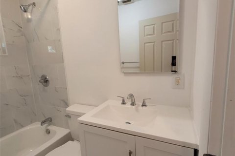 House in Fort Myers, Florida 2 bedrooms, 81.66 sq.m. № 2087899 - photo 12