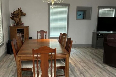 House in DeLand, Florida 2 bedrooms, 135.08 sq.m. № 2239330 - photo 4