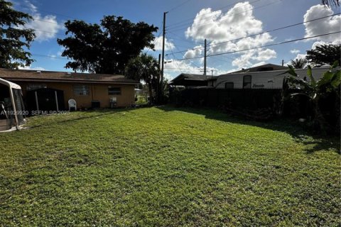 Снять в аренду квартиру в Помпано-Бич, Флорида 2 спальни, 74.32м2, № 1991612 - фото 2