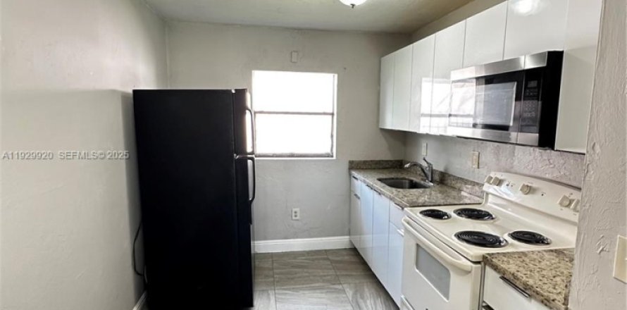 Квартира в Помпано-Бич, Флорида 2 спальни, 74.32м2 № 1991612