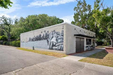 Propiedad comercial en alquiler en Gainesville, Florida, 97.36 m2 № 1688074 - foto 1
