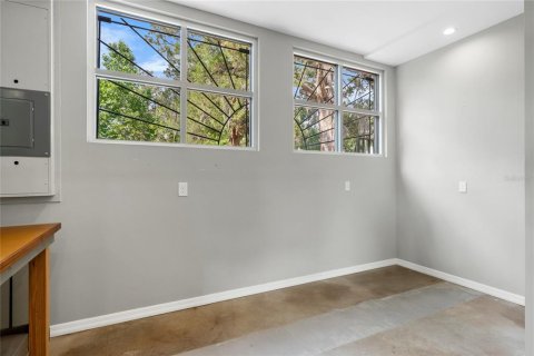 Propiedad comercial en alquiler en Gainesville, Florida, 97.36 m2 № 1688074 - foto 8