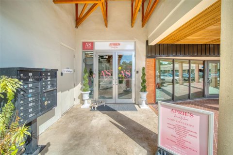 Commercial property in Miami, Florida № 1706506 - photo 26