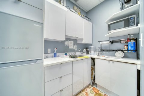 Commercial property in Miami, Florida № 1706506 - photo 20