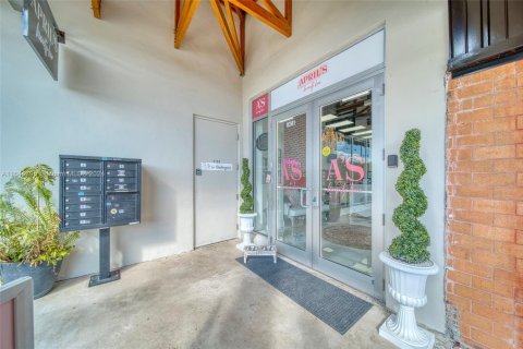 Commercial property in Miami, Florida № 1706506 - photo 25