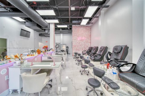 Commercial property in Miami, Florida № 1706506 - photo 5