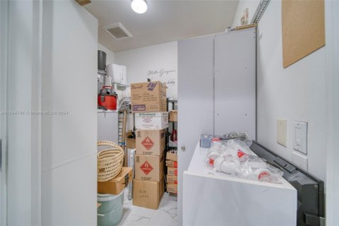 Commercial property in Miami, Florida № 1706506 - photo 23