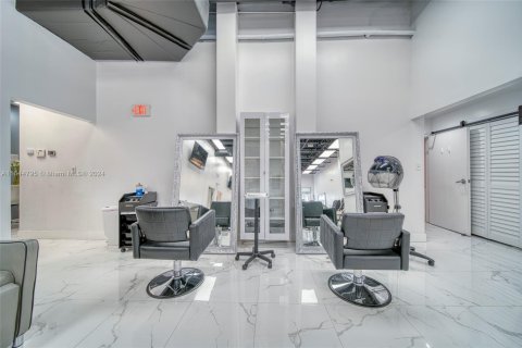 Commercial property in Miami, Florida № 1706506 - photo 19