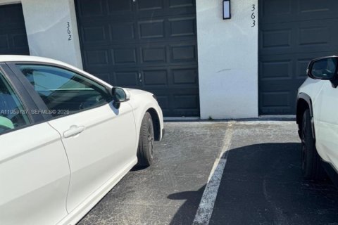 Copropriété à louer à Doral, Floride: 3 chambres, 109.35 m2 № 2008191 - photo 7