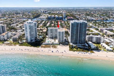 Condominio en Lauderdale-by-the-Sea, Florida, 1 dormitorio  № 2057367