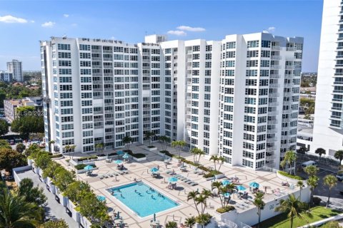 Condominio en venta en Lauderdale-by-the-Sea, Florida, 1 dormitorio, 103.68 m2 № 2057367 - foto 2