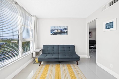 Condominio en venta en Lauderdale-by-the-Sea, Florida, 1 dormitorio, 103.68 m2 № 2057367 - foto 15