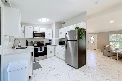 House in North Port, Florida 2 bedrooms, 108.14 sq.m. № 2429004 - photo 6