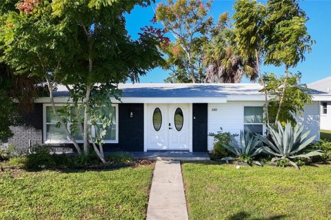 House in North Port, Florida 2 bedrooms, 108.14 sq.m. № 2429004