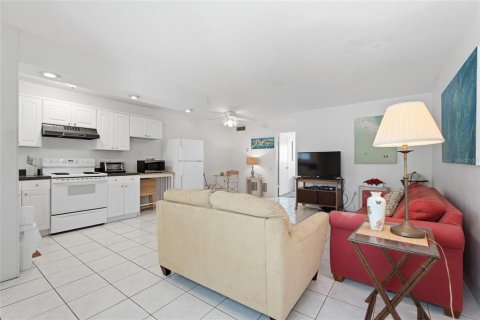 Condo in Sarasota, Florida, 1 bedroom  № 2225975 - photo 6