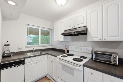 Condo in Sarasota, Florida, 1 bedroom  № 2225975 - photo 12