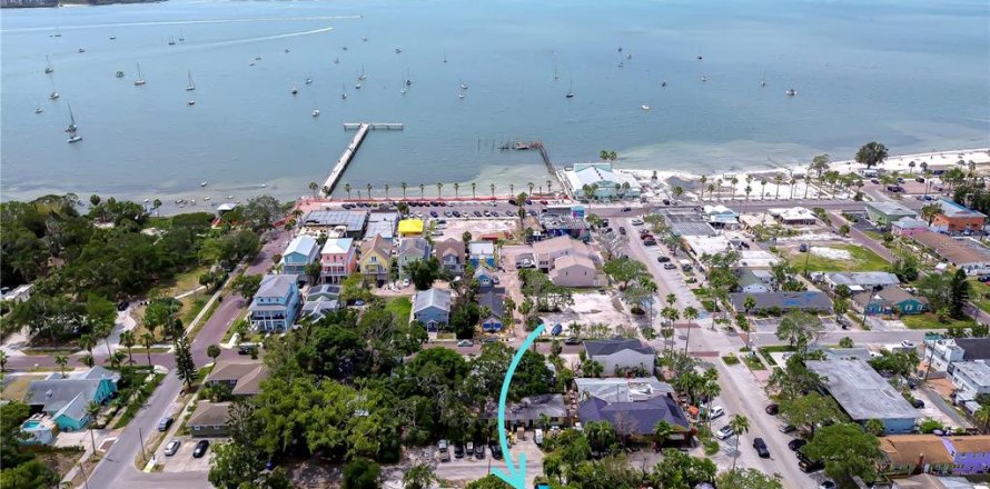 Immobilier commercial à Saint Petersburg, Floride 3 chambres, 175.86 m2 № 1876239