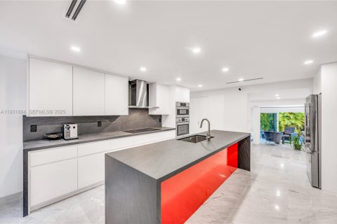 Купить виллу или дом в Майами-Бич, Флорида 4 спальни, 317.54м2, № 1991491 - фото 25