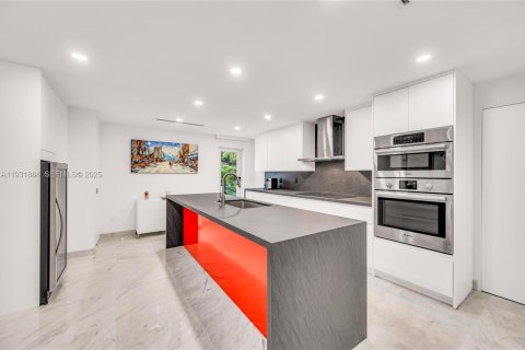 Купить виллу или дом в Майами-Бич, Флорида 4 спальни, 317.54м2, № 1991491 - фото 22