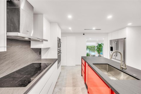 Купить виллу или дом в Майами-Бич, Флорида 4 спальни, 317.54м2, № 1991491 - фото 24