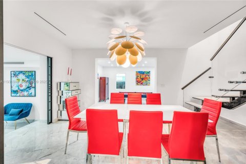 Купить виллу или дом в Майами-Бич, Флорида 4 спальни, 317.54м2, № 1991491 - фото 17