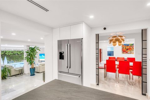 Купить виллу или дом в Майами-Бич, Флорида 4 спальни, 317.54м2, № 1991491 - фото 21