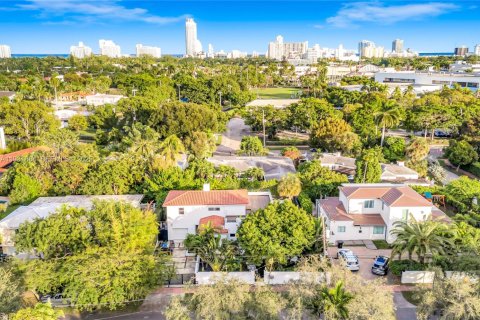 Купить виллу или дом в Майами-Бич, Флорида 4 спальни, 317.54м2, № 1991491 - фото 1