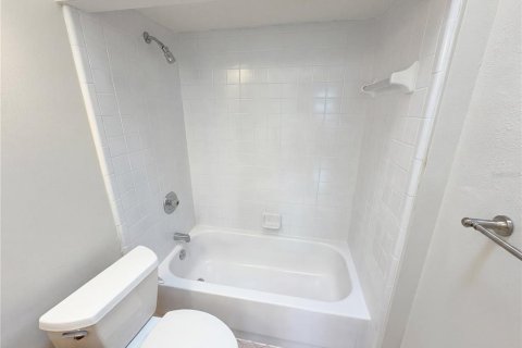 Villa ou maison à vendre à Orlando, Floride: 2 chambres, 94.76 m2 № 2120075 - photo 12