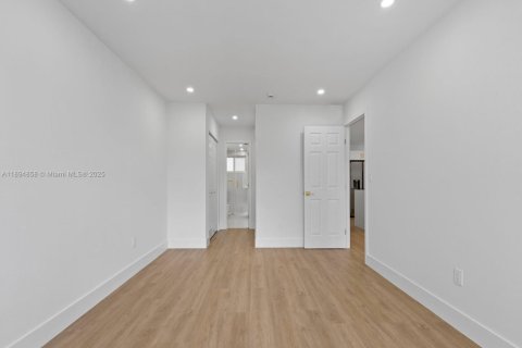 Купить кондоминиум в Майами, Флорида 1 спальня, 66.15м2, № 1947442 - фото 12