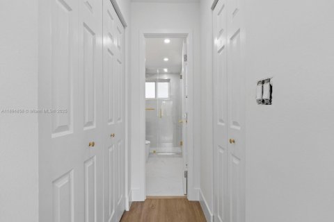 Купить кондоминиум в Майами, Флорида 1 спальня, 66.15м2, № 1947442 - фото 13