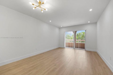 Купить кондоминиум в Майами, Флорида 1 спальня, 66.15м2, № 1947442 - фото 5