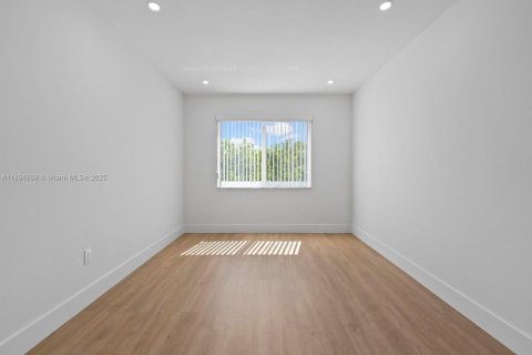 Купить кондоминиум в Майами, Флорида 1 спальня, 66.15м2, № 1947442 - фото 11