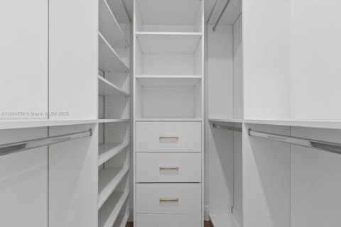 Купить кондоминиум в Майами, Флорида 1 спальня, 66.15м2, № 1947442 - фото 14