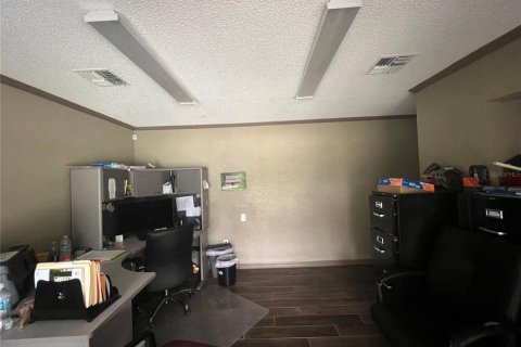 Immobilier commercial à vendre à Spring Hill, Floride: 62.43 m2 № 1919182 - photo 4