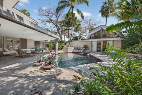 House in Lauderdale-by-the-Sea, Florida 4 bedrooms, 234.49 sq.m. № 2270200