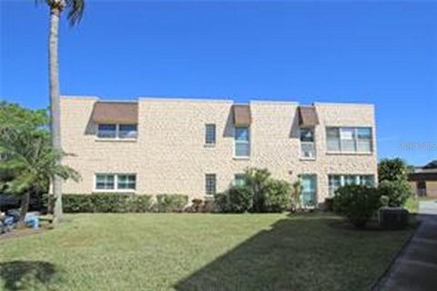 Condo in Seminole, Florida, 2 bedrooms № 2209225