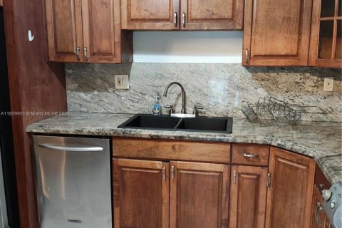 Condominio en venta en Doral, Florida, 1 dormitorio, 114.27 m2 № 1887700 - foto 1