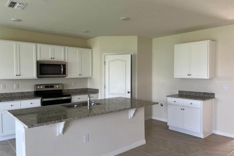 House in Haines City, Florida 5 bedrooms, 241.64 sq.m. № 1903400 - photo 3