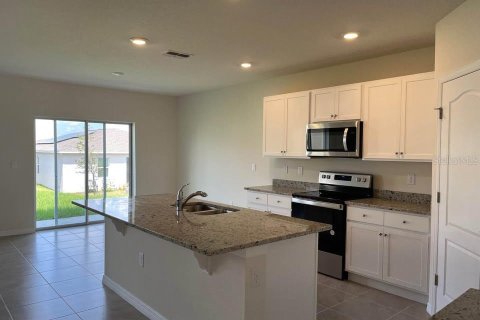 House in Haines City, Florida 5 bedrooms, 241.64 sq.m. № 1903400 - photo 4