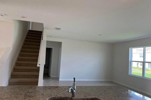 House in Haines City, Florida 5 bedrooms, 241.64 sq.m. № 1903400 - photo 17