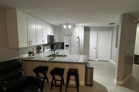 Touwnhouse à vendre à Tampa, Floride: 3 chambres, 141.58 m2 № 2204966 - photo 9