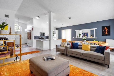 House in Pembroke Pines, Florida 3 bedrooms, 174.84 sq.m. № 2012324 - photo 11