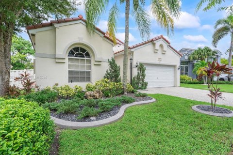 House in Pembroke Pines, Florida 3 bedrooms, 174.84 sq.m. № 2012324