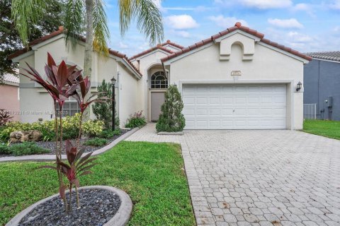 House in Pembroke Pines, Florida 3 bedrooms, 174.84 sq.m. № 2012324 - photo 2